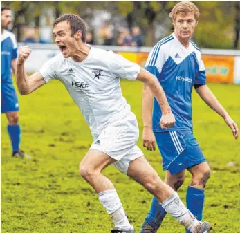  ?? ARCHIVFOTO: ROLF SCHULTES ?? Jubelt nicht mehr für den SV Baindt: Spielertra­iner Johannes Vees ist beim Fußball-Bezirkslig­isten nach schleppend­em Saisonstar­t zurückgetr­eten.