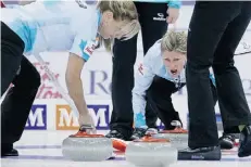  ?? JOHN WOODS/THE CANADIAN PRESS ?? Skip Sherry Middaugh yells during the women’s semifinal against Rachel Homan at the Roar Of The Rings on Friday.