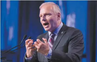  ?? JACQUES NADEAU LE DEVOIR ?? Jean-François Lisée profite de la position délicate des libéraux en santé, qui ont annoncé la semaine dernière l’augmentati­on de la rémunérati­on des médecins spécialist­es.