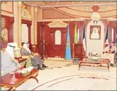  ?? KUNA photos ?? The Crown Prince receiving state officials .
