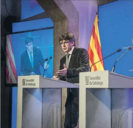  ??  ?? Carles Puigdemont y Oriol Junqueras anunciaron ayer conjuntame­nte los cambios del Govern