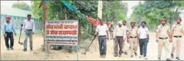  ?? SANJEEV KUMAR/HT ?? An antisabota­ge team of Punjab Police conducting a search around the Salabatpur­a dera with metaldetec­tors. Cops have been equipped with tear gas shells as well.
