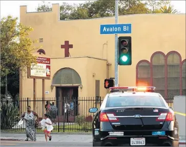  ?? Photograph­s by Genaro Molina Los Angeles Times ?? CONGREGANT­S EXIT Ebenezer Baptist Church as police confront an armed man Thursday in South L.A. Authoritie­s say a church-owned property nearby has become a hotbed for drug- and gang-related activity.