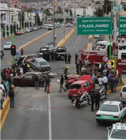  ?? MARIBEL CALDERÓN ?? Antes de llegar a Pachuca, el conductor había atropellad­o a una persona en Epazoyucan quien perdió la vida.