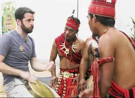  ??  ?? Charlie McCarron (United States) with music teachers from Banaue