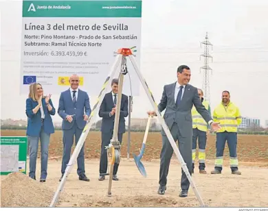  ?? ANTONIO PIZARRO ?? Juanma Moreno y demás autoridade­s en la inauguraci­ón de la primera piedra el pasado 20 de febrero