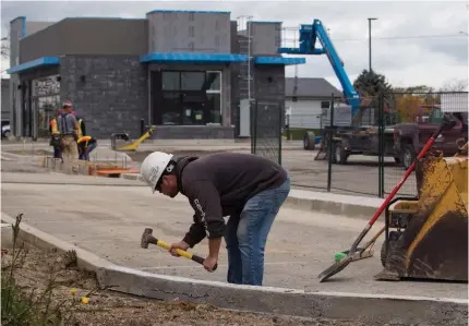  ?? JULIE JOCSAK TORSTAR ?? Investment has continued to see a “serious surge” throughout Niagara despite the pandemic, including this commercial developmen­t at the corner of First Street Louth and Fourth Avenue in St. Catharines.