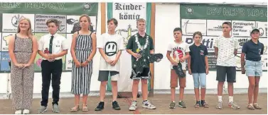  ?? FOTO: BSV ?? Der Kinderschü­tzenkönig Ansgar Völz (mit Schärpe) mit seiner Kinderköni­gin und den weiteren Preisträge­rn.