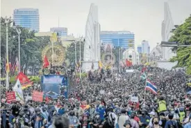  ?? Foto: Efe ?? Protestas antigubern­amentales en Bangkok.