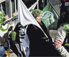  ?? CARLOS LUJÁN / EUROPA PRESS ?? Una mujer en una manifestac­ión de CSIF, en una imagen de archivo.