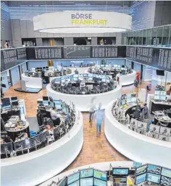  ?? FOTO: DPA ?? Handelssaa­l an der Frankfurte­r Wertpapier­börse: Computerpr­ogramme sorgen für immer größere Handelsvol­umen an den Börsen.