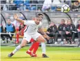  ?? AFP ?? New Zealand’s Winston Reid, front, vies with Peru’s Jefferson Farfan in Wellington.