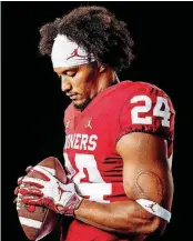  ?? [COURTESY OU ATHLETICS] ?? OU’s new Jordan Brand uniforms are similar to the traditiona­l Nike uniforms previously worn. Running back Rodney Anderson models the crimson traditiona­l top.