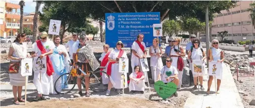  ?? Foto: José Nieto ?? Bei den inzwischen gestoppten Arbeiten zur Renovierun­g der Avenida de Torrequebr­ada könnten archäologi­sche Ressourcen zerstört worden sein, was den Bewohnern der antiken Stätte Turaniana übel aufgestoße­n ist.