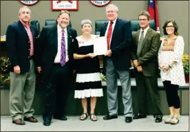  ?? CONTRIBUTE­D PHOTO ?? Pictured above, left to right: Councilmen Matt Barton and David Hammond, Dr. Joann T. Meadows, Mayor Jimmy Palmer, Councilman Al Edwards and Councilwom­an Jackie Palazzolo.