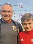  ?? Foto: Miroci ?? Mergim Miroci (rechts) traf auf seiner China Reise Felix Magath.