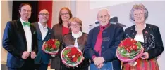  ?? ?? Bürgermeis­ter Bernhard Uhl zeichnete Michael Tartsch, Claudia Ziegenfuß, Kornelia Schneider, Werner Weihmayr und Elfriede Möckl (von links) aus.