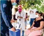  ?? ?? A DOMICILIO. Brigadas de la Secretaría de Salud estatal visitarán también negocios para la inoculació­n.