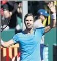  ?? Yi-Chin Lee Associated Press ?? STEVE JOHNSON waves to the crowd after winning the U.S. Men’s Clay Court Championsh­ip.