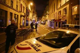  ??  ?? Samedi soir, les forces de l’ordre ont mis moins de dix minutes pour intervenir sur les lieux du drame. (Photo MaxPPP/Wostock Press)