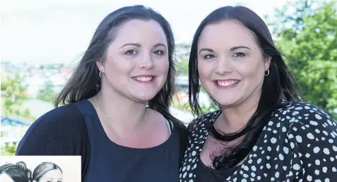  ?? PHOTO: LINDA ROBERTSON ?? Always there . . . Twins Kimberley Ashton (left) and Melissa Connell (31), of Dunedin.