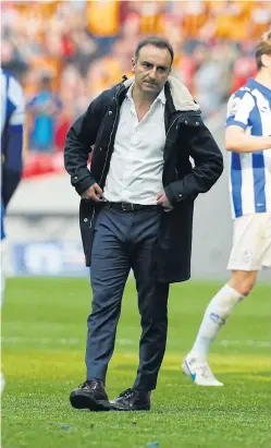 ??  ?? Wednesday coach Carlos Carvalhal reacts after losing to Hull in the Championsh­ip play-off final last year.