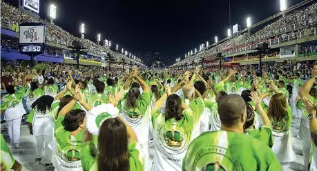  ??  ?? Il carnevale Sopra le ultime celebrazio­ni nel 2019, sotto lo stadio vuoto