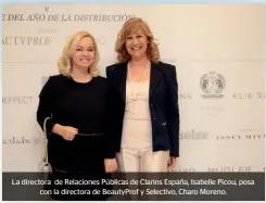  ??  ?? La directora de Relaciones Públicas de Clarins España, Isabelle Picou, posa con la directora de BeautyProf y Selectivo, Charo Moreno.