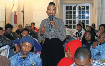  ?? Picture: Simphiwe Nkwali ?? Anele Mngadi engages with Wits students during a question and answer session at the university this week.