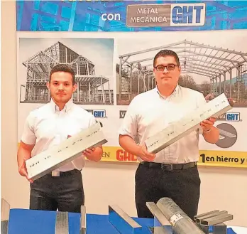  ??  ?? Seguridad y economía. Ejecutivos de Galvanissa presentan el Metal Mecánica GHT para edificar viviendas más seguras y a precios muy cómodos.