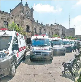  ?? VÍCTOR HUGO ORNELAS ?? Los vehículos de emergencia fueron entregados en la Plaza de Armas