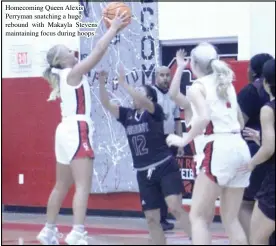  ?? ?? THE GLEN ROSE BEAVERS AND LADY BEAVERS BRINGING THE INTENSITY LEVEL UP A NOTCH DURING CONFERENCE HOOPS AGAINST PRESCOTT FRIDAY FOR THEIR 2022-23 BASKETBALL HOMECOMING MATCH-UPS AT THE GLEN ROSE SPORTS ARENA...
The Beaver defensive stoppers... Trace Bussell, Ty Hood and Ethan Cauffiel work together against Prescott’s sparking offense during their conf. battle...
Homecoming Queen Alexis Perryman snatching a huge rebound with Makayla Stevens maintainin­g focus during hoops..