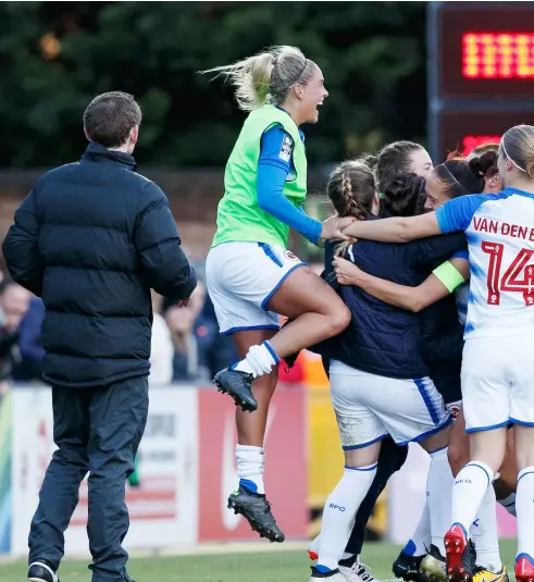  ?? Pictures: Neil Graham ?? Reading celebrate their late equaliser against former leaders Chelsea