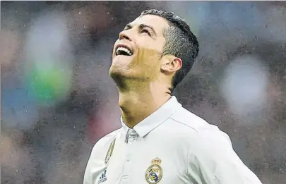  ?? FOTO: AP ?? Cristiano Ronaldo le echa un pulso al Real Madrid, en el que puede salir perdiendo más él que el club blanco