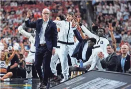  ?? PATRICK BREEN/THE REPUBLIC ?? Connecticu­t head coach Dan Hurley celebrates a three-pointer against Alabama during a semifinal game at State Farm Stadium.