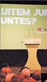  ??  ?? Día D, hora H. Los líderes políticos catalanes se volcaron con sus candidatos en Barcelona, como Alicia Sánchez-Camacho, y otros, como Herrera, en Badalona. ICV se presenta en Barcelona con Ada Colau