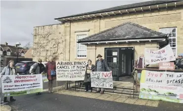  ?? LOUISE HIGHAM ?? Representa­tives of local opposition groups met outside the South Downs National Park headquarte­rs in Midhurst