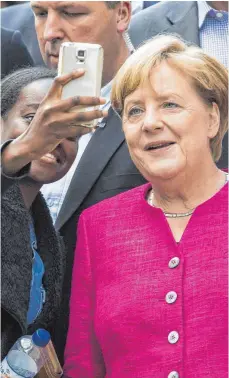  ?? FOTO: IMAGO ?? Sie will die Migration „Schritt für Schritt“reduzieren: Angela Merkel beim Tag der offenen Tür der Bundesregi­erung am Sonntag in Berlin.