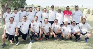  ?? ?? ▮ El Atlético Español celebró 53 años de historia con un cuadrangul­ar amistoso en la cancha del Parque Xochipilli.