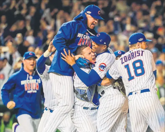  ?? FOTO: EFE ?? Los jugadores de Chicago Cubs celebran eufóricos el fin de una maldición muy peculiar, que duraba más de siete décadas. Esta madrugada arranca la final ante Cleveland Indians