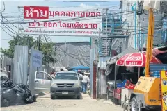  ?? ARNUN CHONMAHATR­AKOOL ?? A constructi­on worker camp on Soi Vibhavadi 60. According to Mr Vichai, the closure of camps and lockdowns will dampen the market.