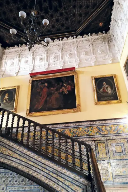  ?? Fotos: Marco Schicker ?? Patchwork aus fünf Jahrhunder­ten: Treppenhau­s im Palacio Lebrija.