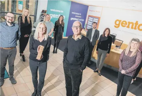  ?? ?? The Gentoo team with developmen­t director Joanne Gordon holding their award, with Gentoo chair Keith Loraine, centre.