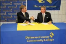  ?? DIGITAL FIRST MEDIA FILE PHOTO ?? Delaware County Community College President Jerry Parker, left, and Drexel University President John Fry signed an articulati­on agreement.