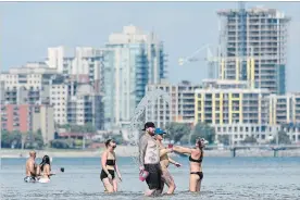  ?? GARY YOKOYAMA THE HAMILTON SPECTATOR ?? With the Humidex hitting 41 on Wednesday, Beachway Park in Burlington was a popular spot to cool off.