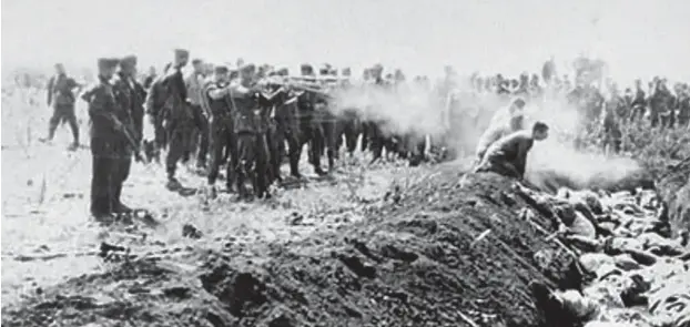  ?? Foto: akg-images ?? Erschießun­g von Juden in der Ukraine durch deutsche Einsatzgru­ppen, Sommer 1941