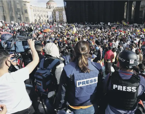  ?? EFE ?? También a Publimetro. Mientras cubría las protestas en Madrid, Cundinamer­ca, nuestro fotógrafo fue agredido por el Esmad. /