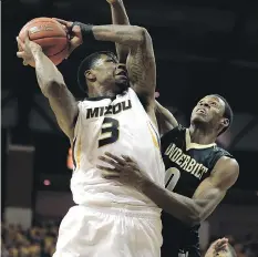  ?? JAMIE SQUIRE/GETTY IMAGES ?? Tony Criswell, left, played college and profession­al basketball before coming to the CFL.