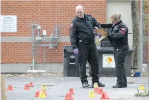  ?? COLLEEN DE NEVE/CALGARY HERALD ?? Members of the Calgary Police Service Ident Unit were busy investigat­ing after a man was found dead in an alley in the 700 block between 11th and 12th Ave S.W. on Sunday.