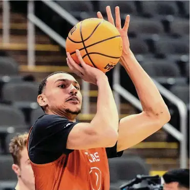  ?? Brett Coomer/Staff photograph­er ?? Over three games in three days, Texas forward Dylan Disu totaled 44 points on 73.9 percent shooting (17-of-23) in 76 minutes, including 28 points in the win over Penn State to secure a Sweet 16 berth.